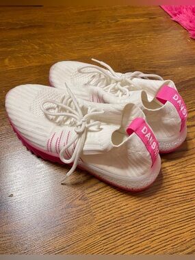 🌷 Danskin 🌷 White Sneakers with Pink Heel Tabs